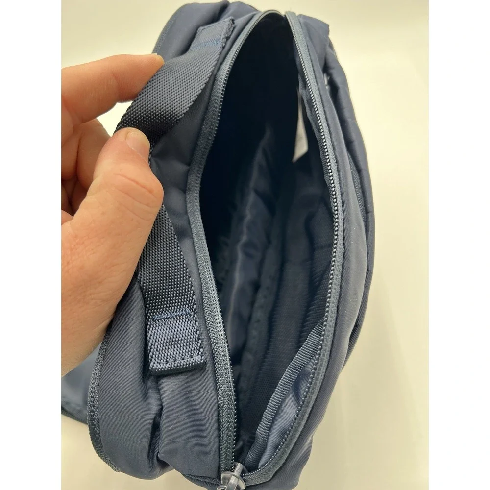 Lands' End Navy Toiletry Travel Bag Organizer Cosmetic Case Nylon